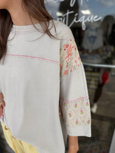 Load image into Gallery viewer, Easel Top
