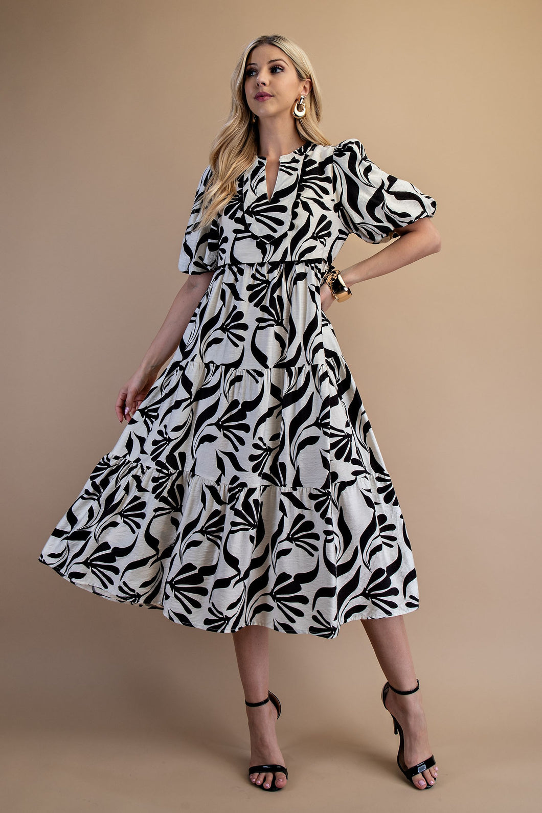 Abstract Maxi
